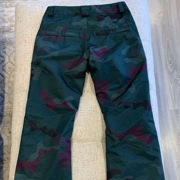 BNWT Women’s Volcom Frochickie Insulated Snow Pant - Picture 2 of 3